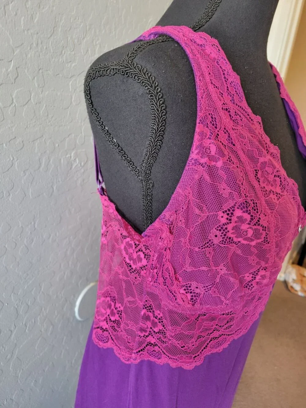 Purple chemise by Cacique features a contrasting pink lace bodice V-neckline L - Picture 4 of 9